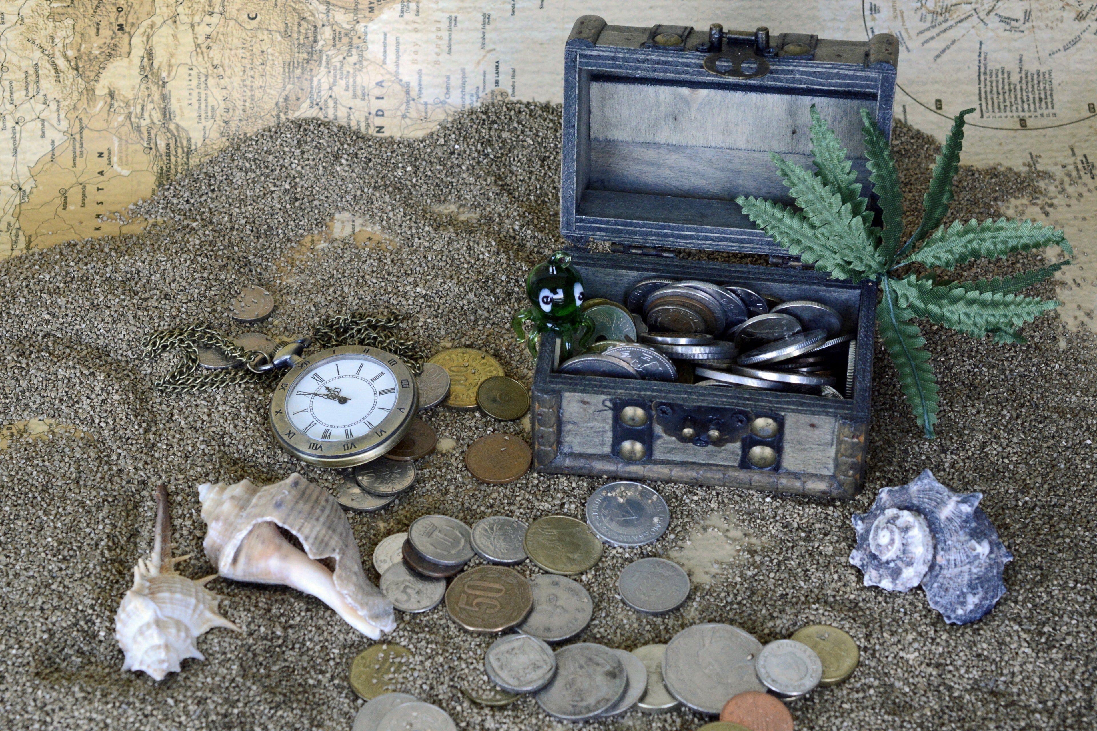 Treasure chest with clock